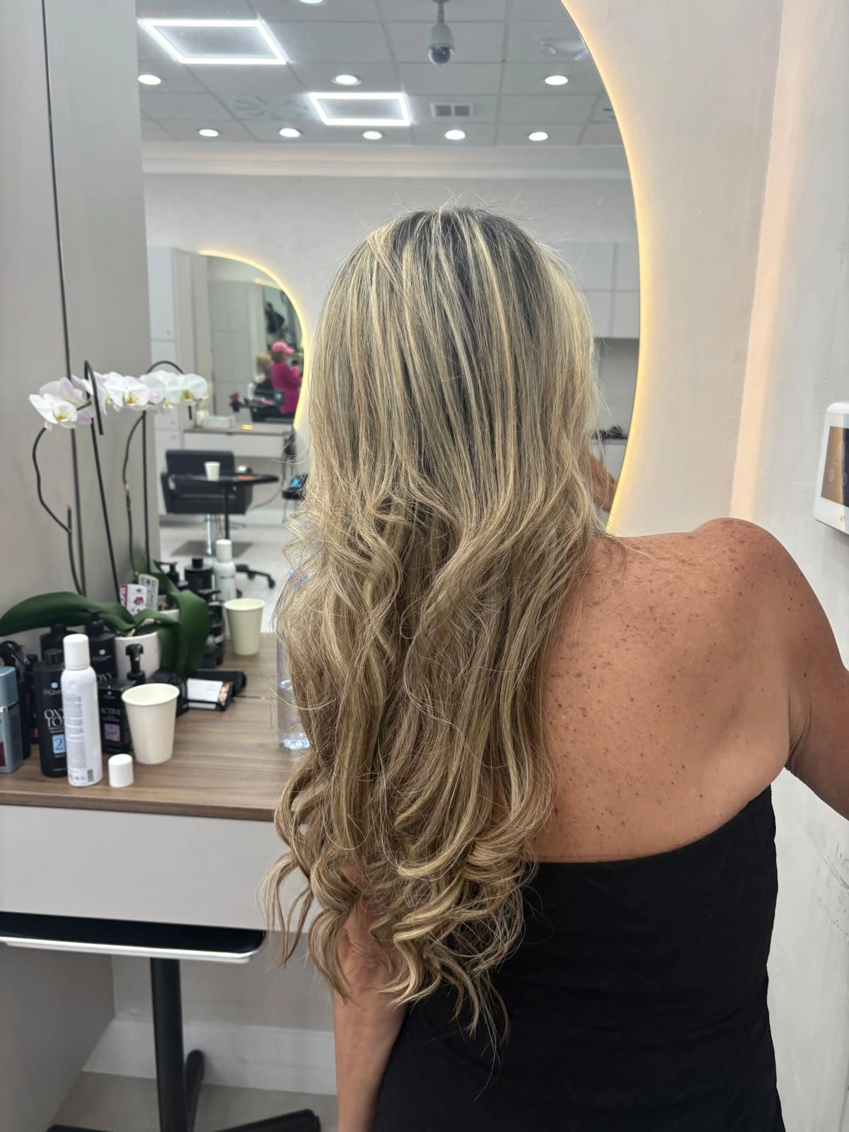 Highlights rubios largos con ondas sueltas
